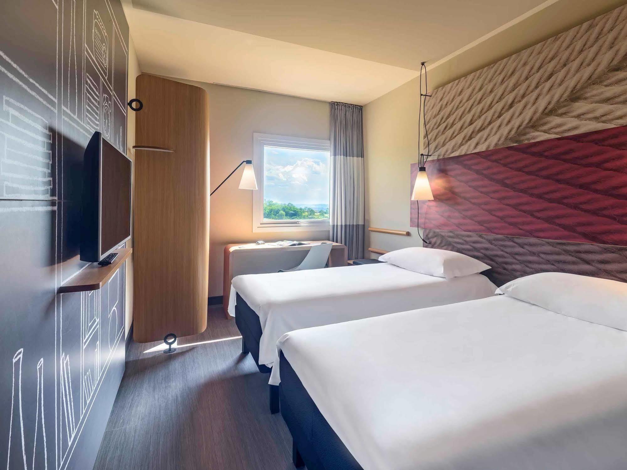 Отель Ibis Guaiba Экстерьер фото